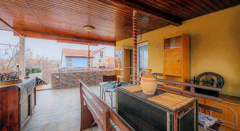 Apartment with patio — photo 3