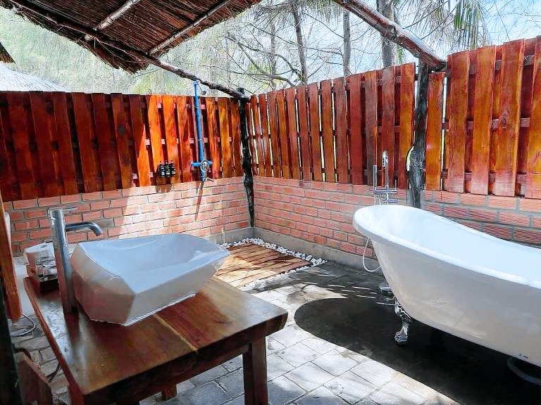 Bungalow with pool, terrace & grill — photo 5