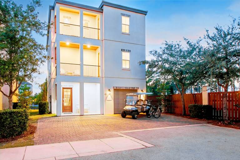 Tidal Wave Retreat Close to Beach & Golf Cart Included FREE VIP Package — photo 2