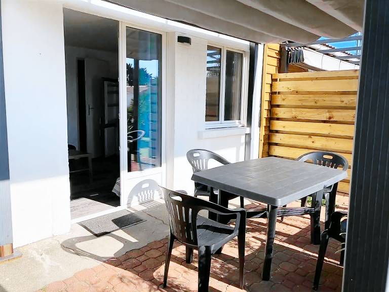 Mobile home with patio, barbeque & sauna — photo 3