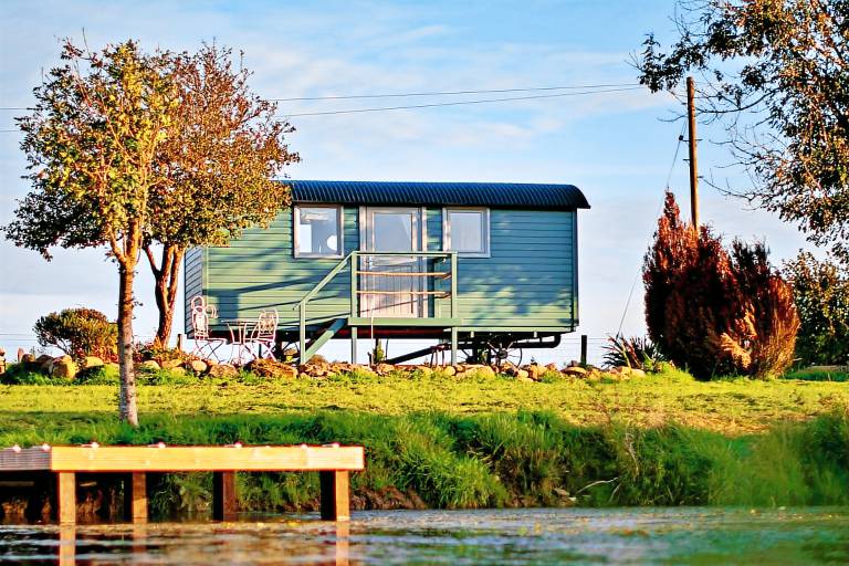 Chalet with yard & barbeque in Pwllheli