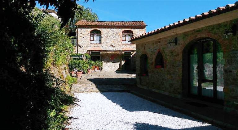 Charming vacation home with pool, barbecue & terrace | Dogs allowed — photo 4
