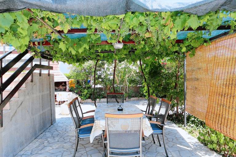 Holiday apartment with terrace in Crikvenica