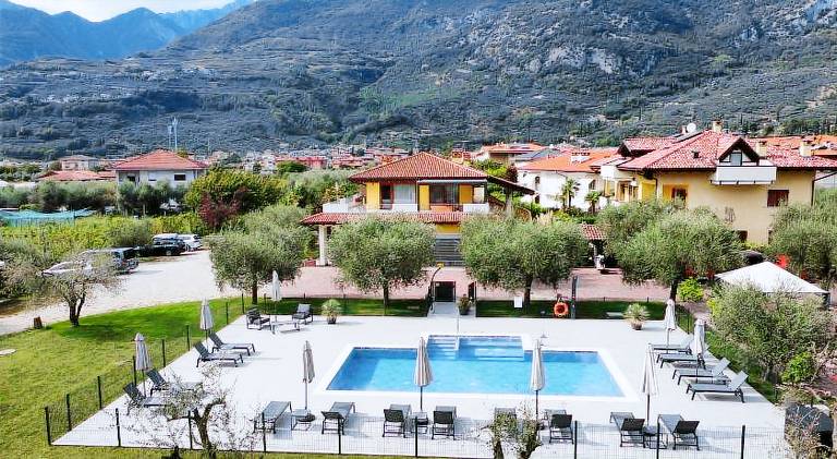 Beautiful serviced apartment with pool, garden & barbeque | Dogs allowed — photo 4