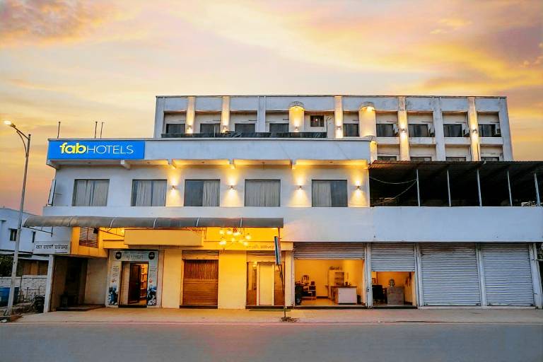 FabHotel Devanshi Inn