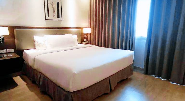 Serviced apartment with pool in Taguig