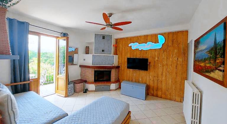 Rental apartment with pool & hot tub in Poppi