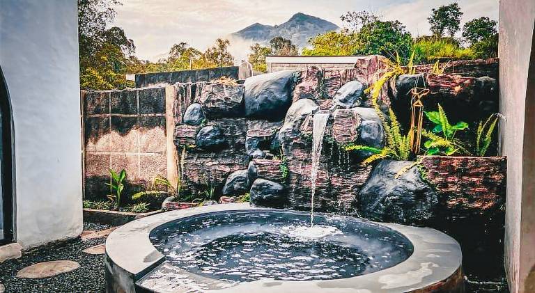 Villa with hot tub, garden & private pool in Bali