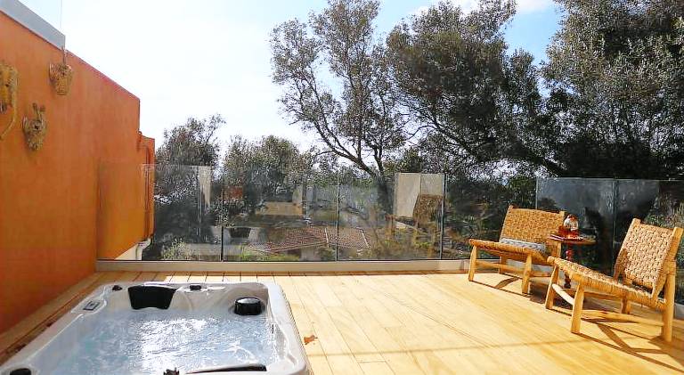 Villa with pool & hot tub — photo 3