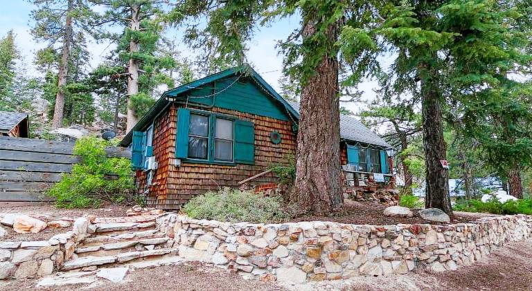 Mountain Cottage - Hot Tub! Walk to Lake and National Forest Hiking Trails in Big Bear Lake, CA
