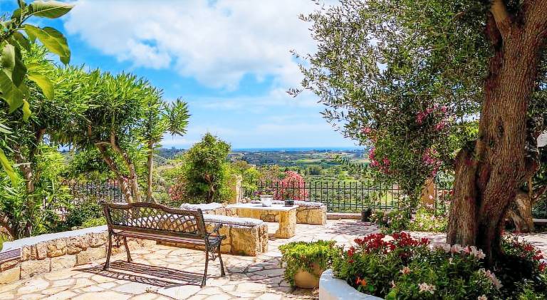 Vacation home with garden & terrace — photo 4