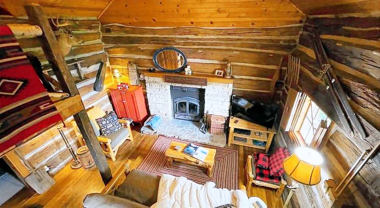 House with hot tub — photo 4