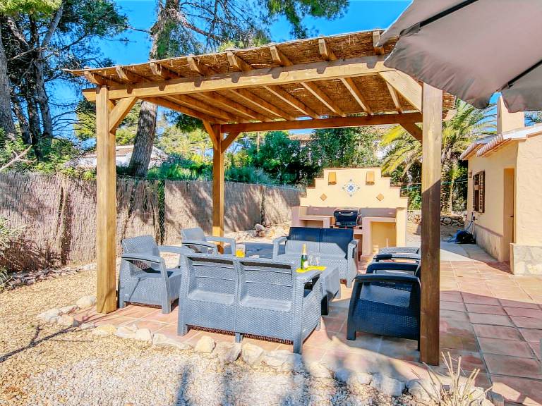 Vacation home with private pool, patio & barbeque | Nature view — photo 4