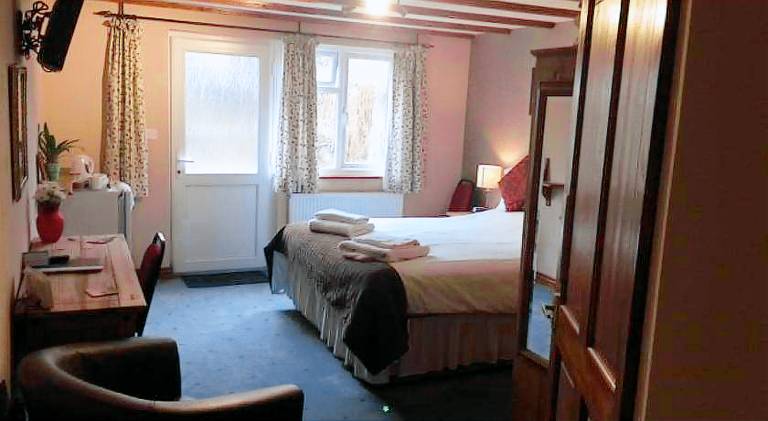 Crown House & Lodges B&B in Helston