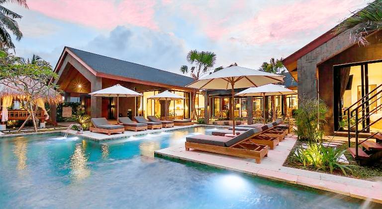 Villa with pool — photo 2