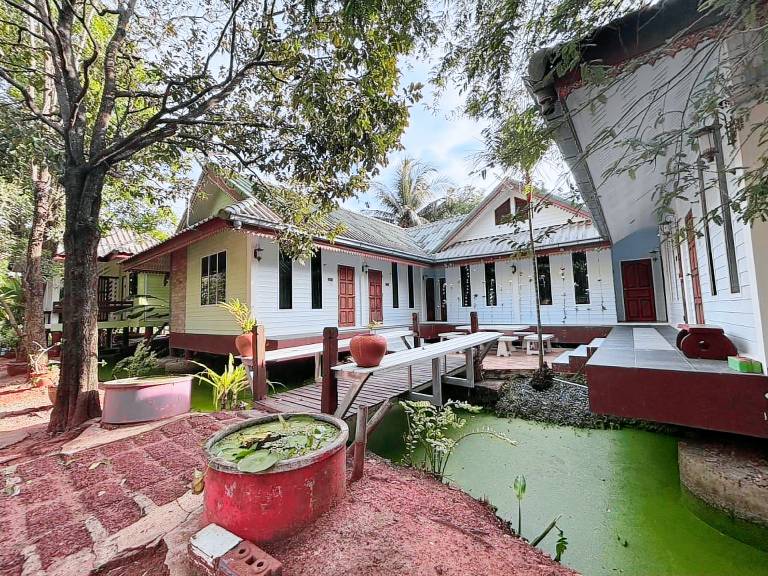 Pleasant holiday apartment with terrace | Pets are welcome in Amphawa