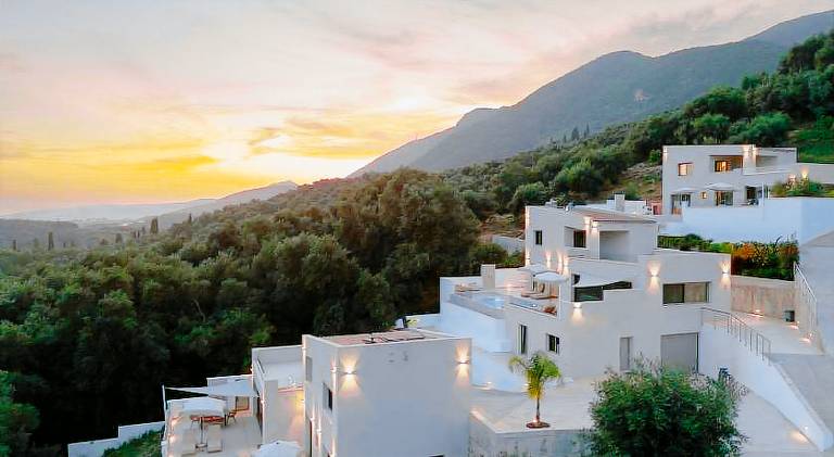 Fully equipped villa with patio, yard & private pool | Pet-friendly in Parga