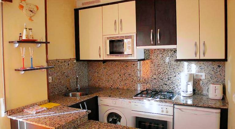 Apartment with private pool, garden & hot tub — photo 4