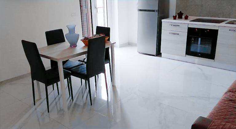 Apartment with garden & patio — photo 3