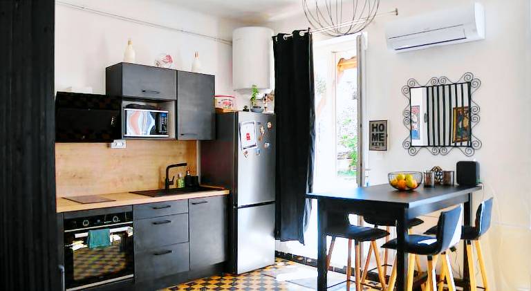 Vacation home with garden, patio & BBQ | Next to the beach | Pets allowed in Le Lavandou