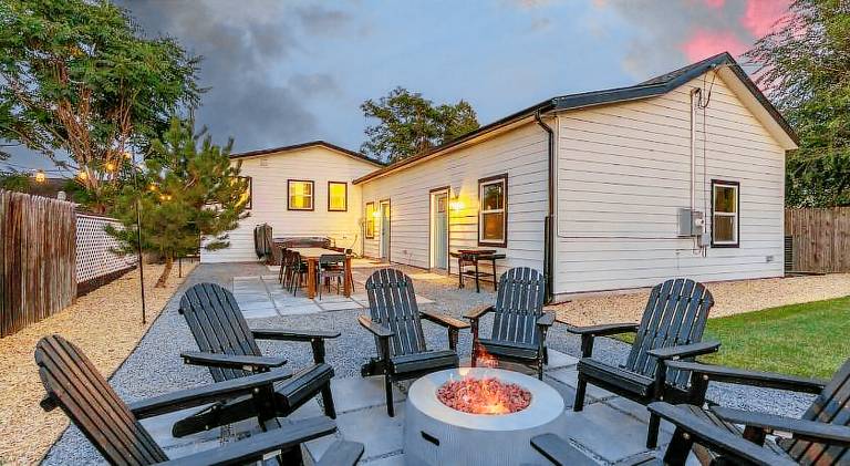 Vacation home with hot tub — photo 5