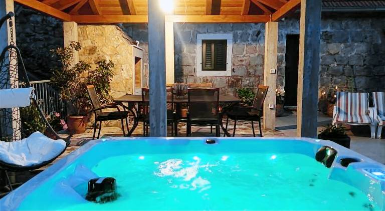 House with hot tub & pool | Good for workation — photo 4
