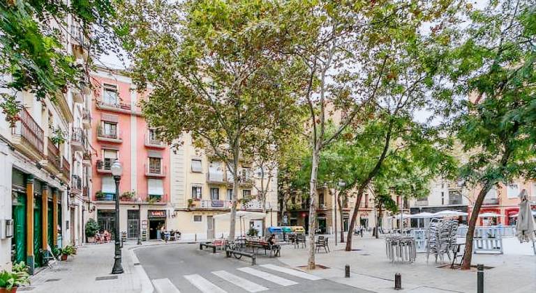 Pleasant rental apartment with patio | Near Magic Fountain of Montjuïc | Pet-friendly — photo 3