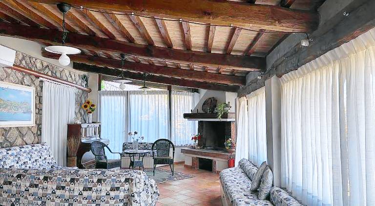 House with patio & yard — photo 4