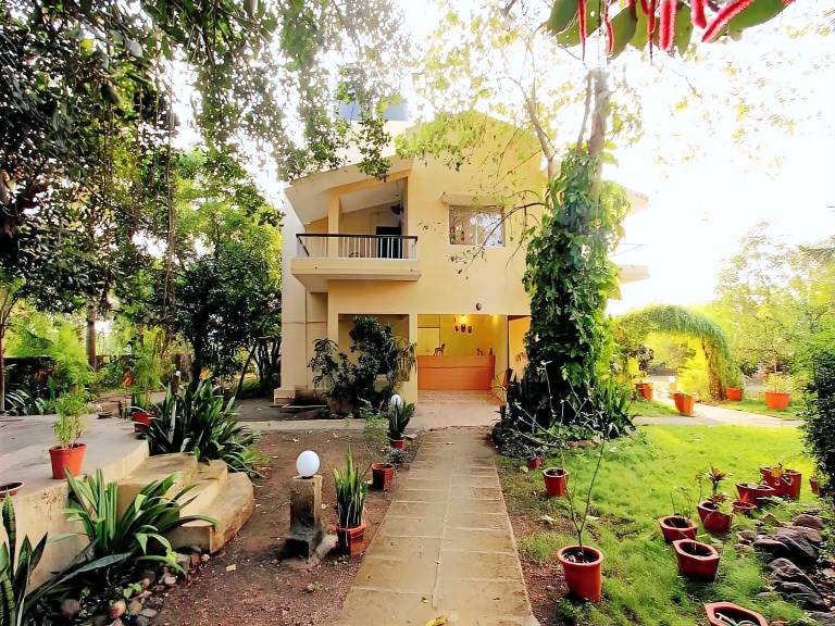Gir Birding Lodge in Mendarda