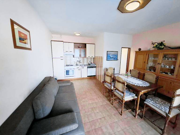 Holiday apartment with terrace — photo 3