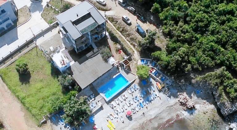 Holiday apartment with pool, garden & terrace | Pets allowed in Ulcinj