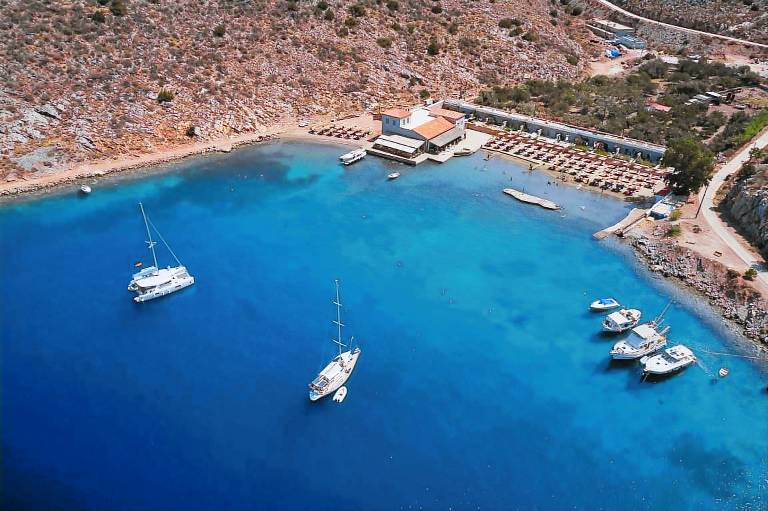 MANDRAKI BEACH RESORT in Hydra