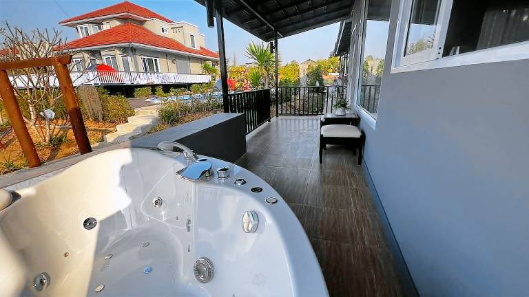 Villa with pool & grill — photo 5