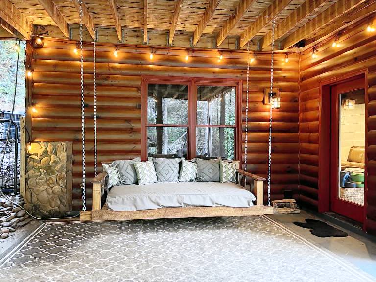 Bentley’s Retreat on Overlook — photo 4