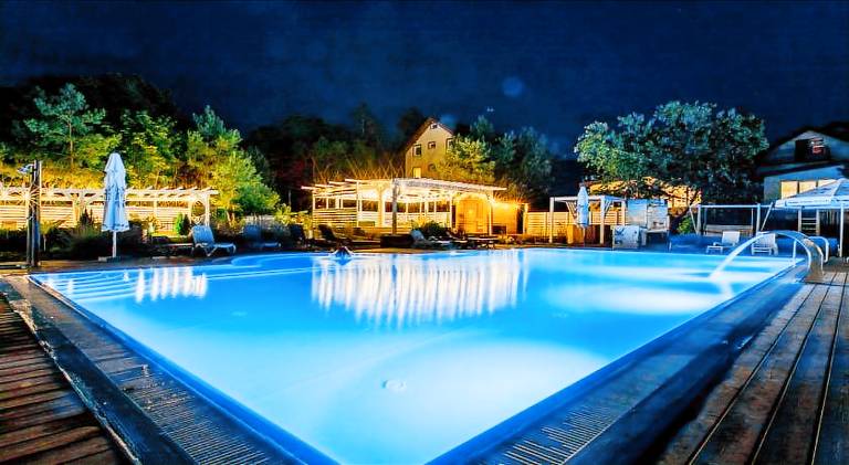 OSRODEK KOLONIJNO WCZASOWY MEWA - przy plazy z basenem z podgrzewana woda i mini SPA in Rewal