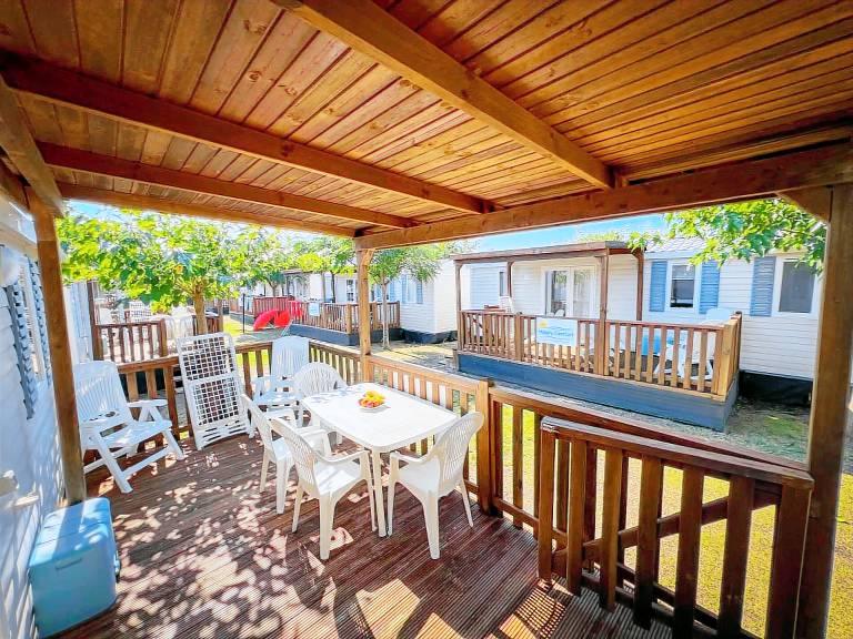 Children-friendly charming mobile home with patio, pool & jacuzzi | Dogs allowed — photo 4