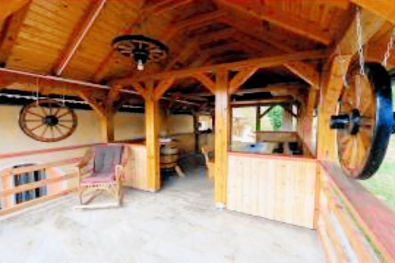Villa with jacuzzi, yard & patio — photo 5