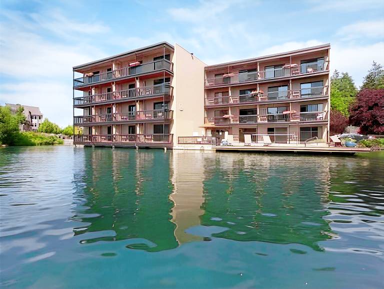 Lakeshore Inn in Lake Oswego, OR