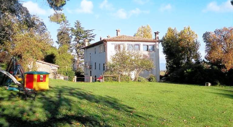Farm with garden, terrace & barbeque in Terni