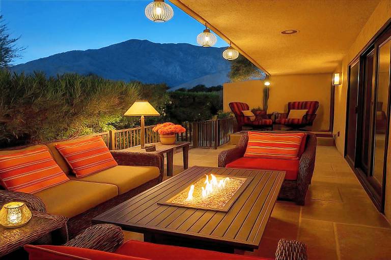 Chic Walkable Desert Retreat Private & Serene