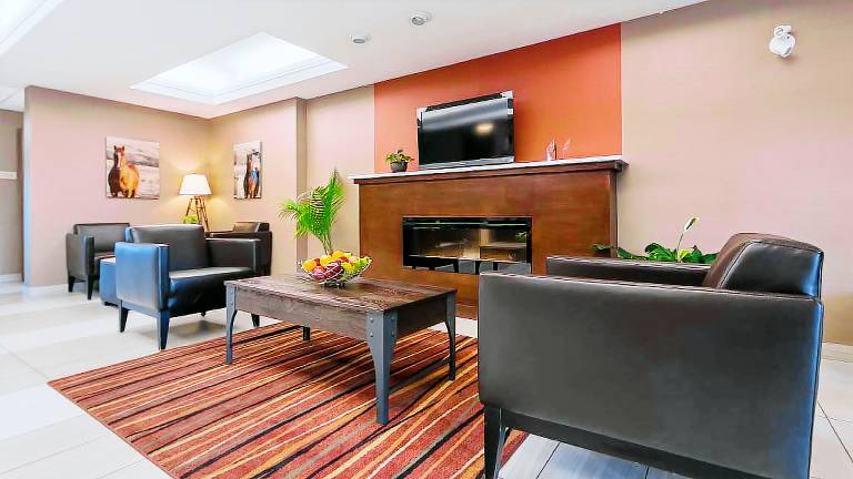 Best Western Plus Red Deer Inn & Suites — photo 2