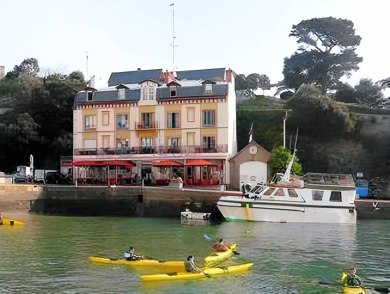 Hotel De La Vallee in Dinard