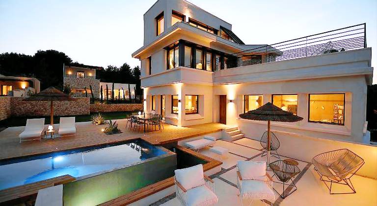 Ample villa with pool | Near Fort Saint-André | Pet-friendly — photo 3