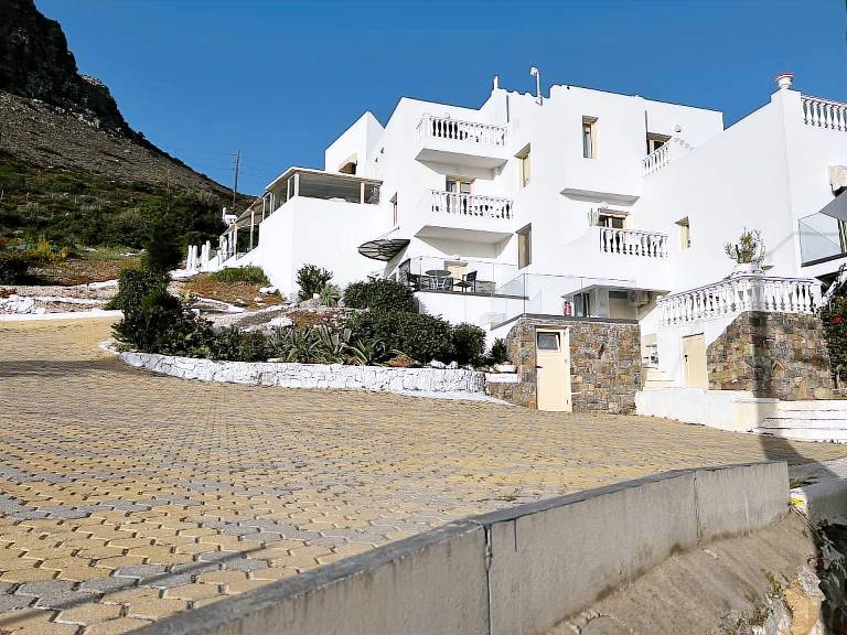 Sunny hideaway in Chersonisos — photo 2