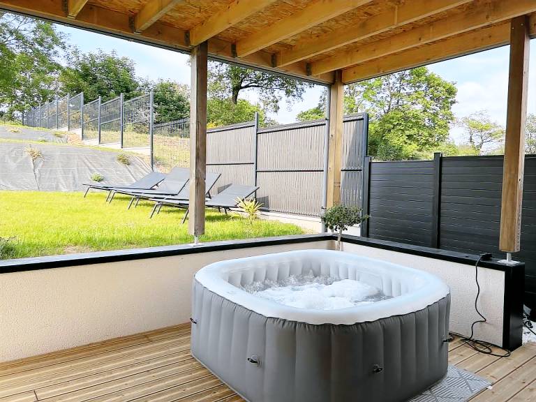 Gite with yard & patio — photo 3