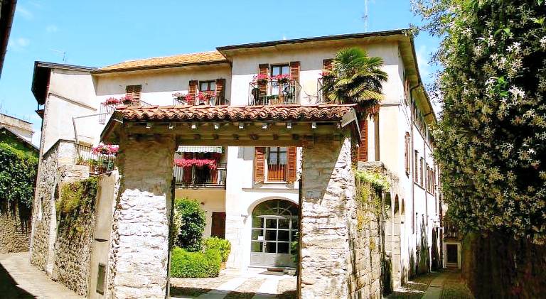 Serviced apartment with terrace in Cannobio