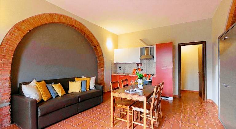 Serviced apartment with garden — photo 2