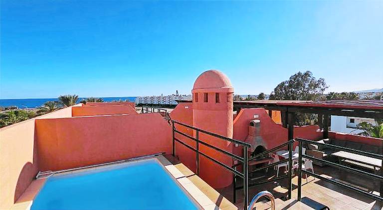 Fully equipped rental apartment with private pool, BBQ & patio | Close to the beach | Pet-friendly — photo 5