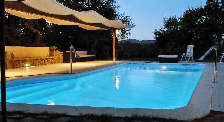 Vacation home with terrace, hot tub & barbeque in Arbus