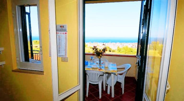 Apartment with barbeque, patio & garden — photo 5